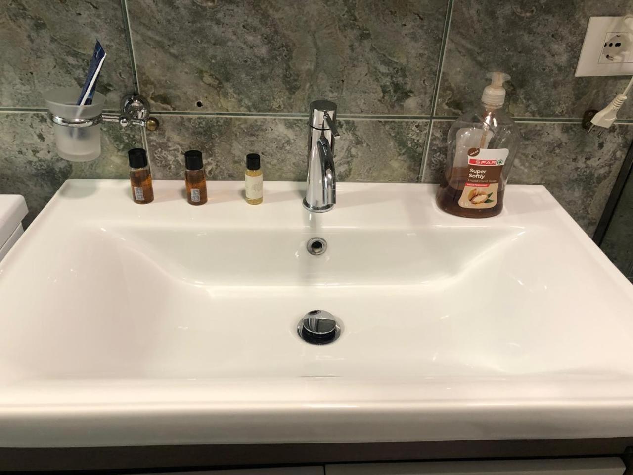 Comfort Apartment In City Center 地拉那 外观 照片