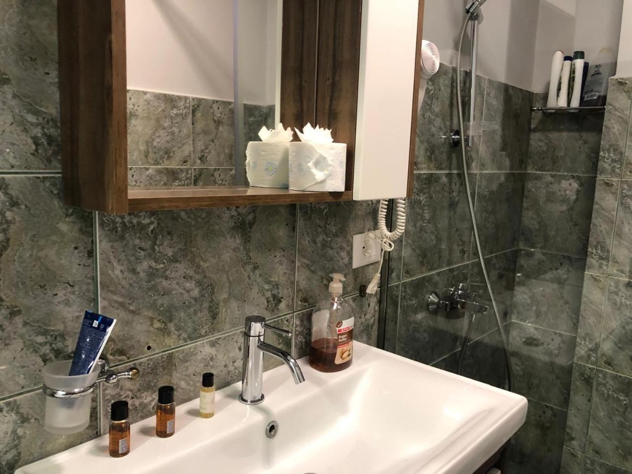 Comfort Apartment In City Center 地拉那 外观 照片